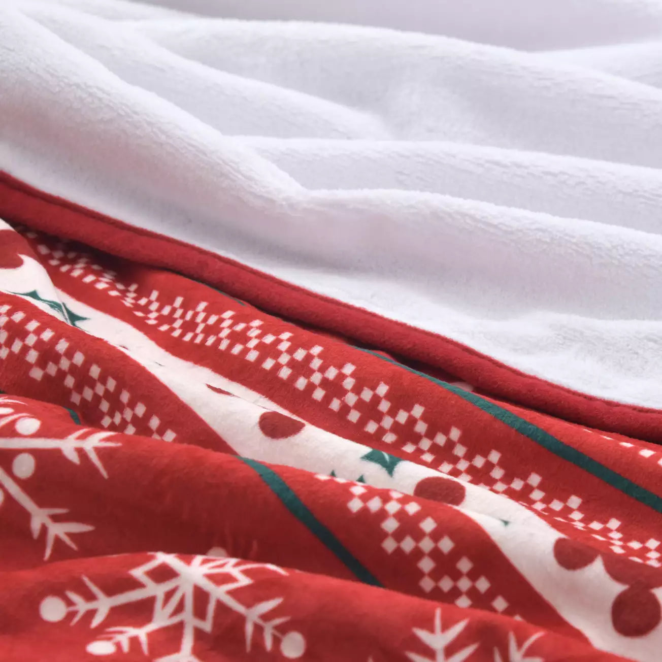 NOV 4 PREORDER - Japan Disney Store - Christmas 2025 - Mickey Mouse Plush / Blanket