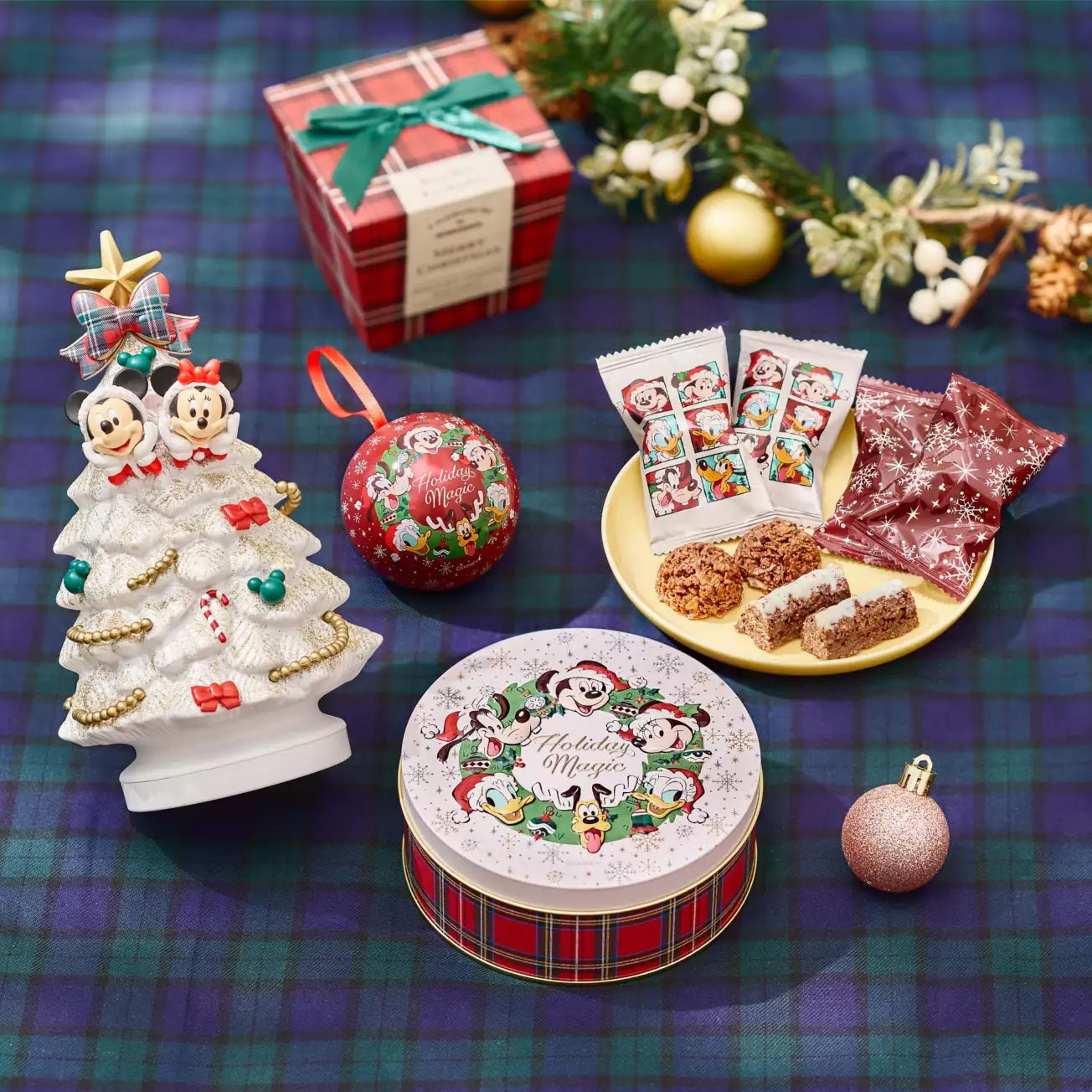 NOV 4 PREORDER - Japan Disney Store - Christmas 2025 - Mickey & Minnie - Chocolate Crunch Case