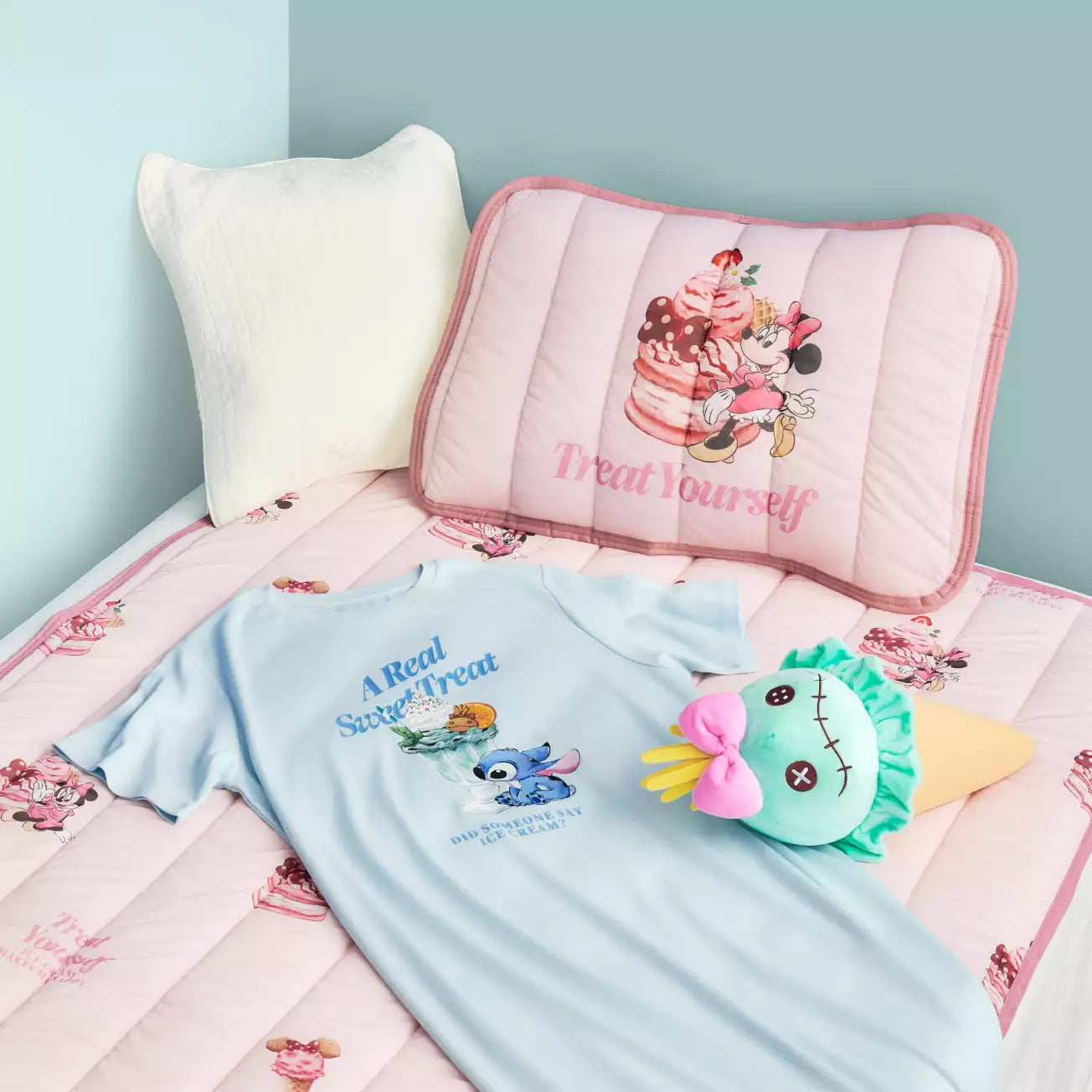 Japan Disney Store - Disney Cool Goods - Minnie Mouse Cooling Mattress Pad - Summer Sweets