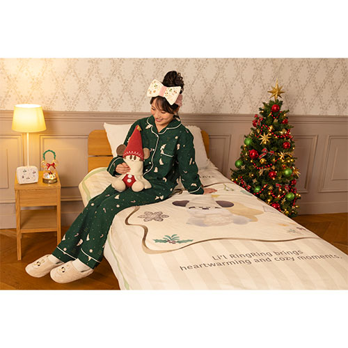 NOV 11 PREORDER - Tokyo Disney Resort - Christmas 2026 - Merry Lil Ring Ring - Mickey Mouse - Blanket