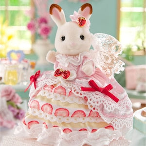 Sylvanian Families - Flora Rabbit - Strawberry Anniversary Cake Dress